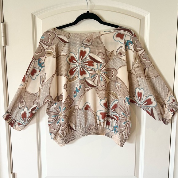 Vintage Campus Casuals Neutral Floral cropped blouse with jewel tones - Picture 5 of 6